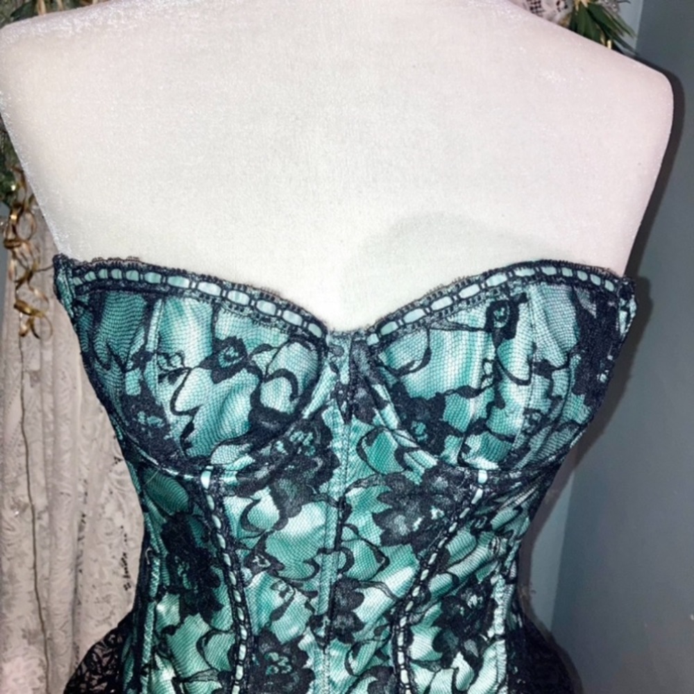 Frederick’s of Hollywood sea foam lace corset - Picture 4 of 15
